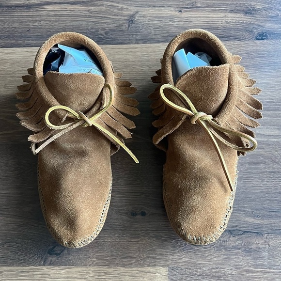 NWOT Minnetonka Women's Classic Fringe Boot in Softsole Brown - Picture 7 of 15